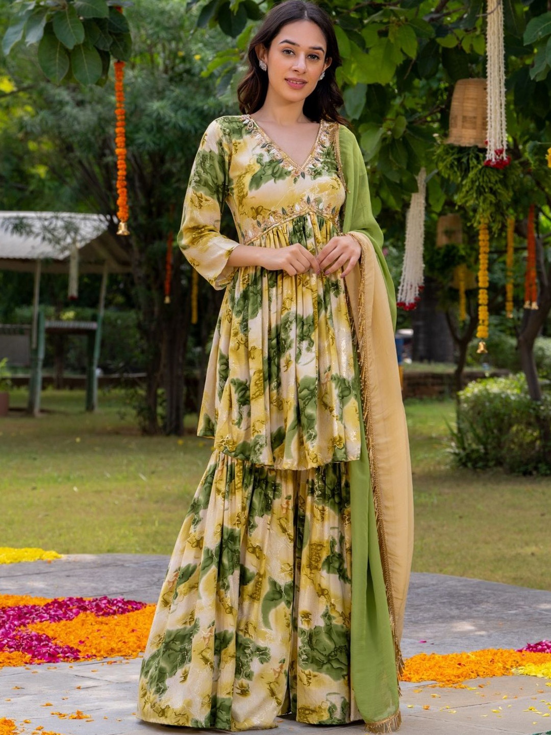 

HOUSE OF JAMOTI Floral Printed Beads & Stones A-Line Kurta with Sharara & Dupatta, Green