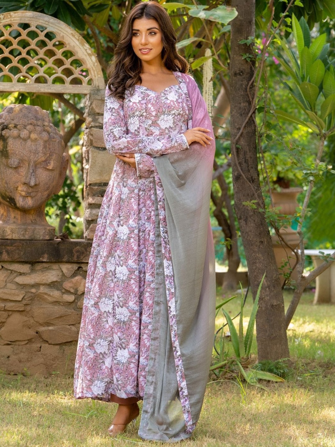 

HOUSE OF JAMOTI Floral Printed Sweetheart Neck Anarkali Kurta with Trousers & Dupatta, Lavender