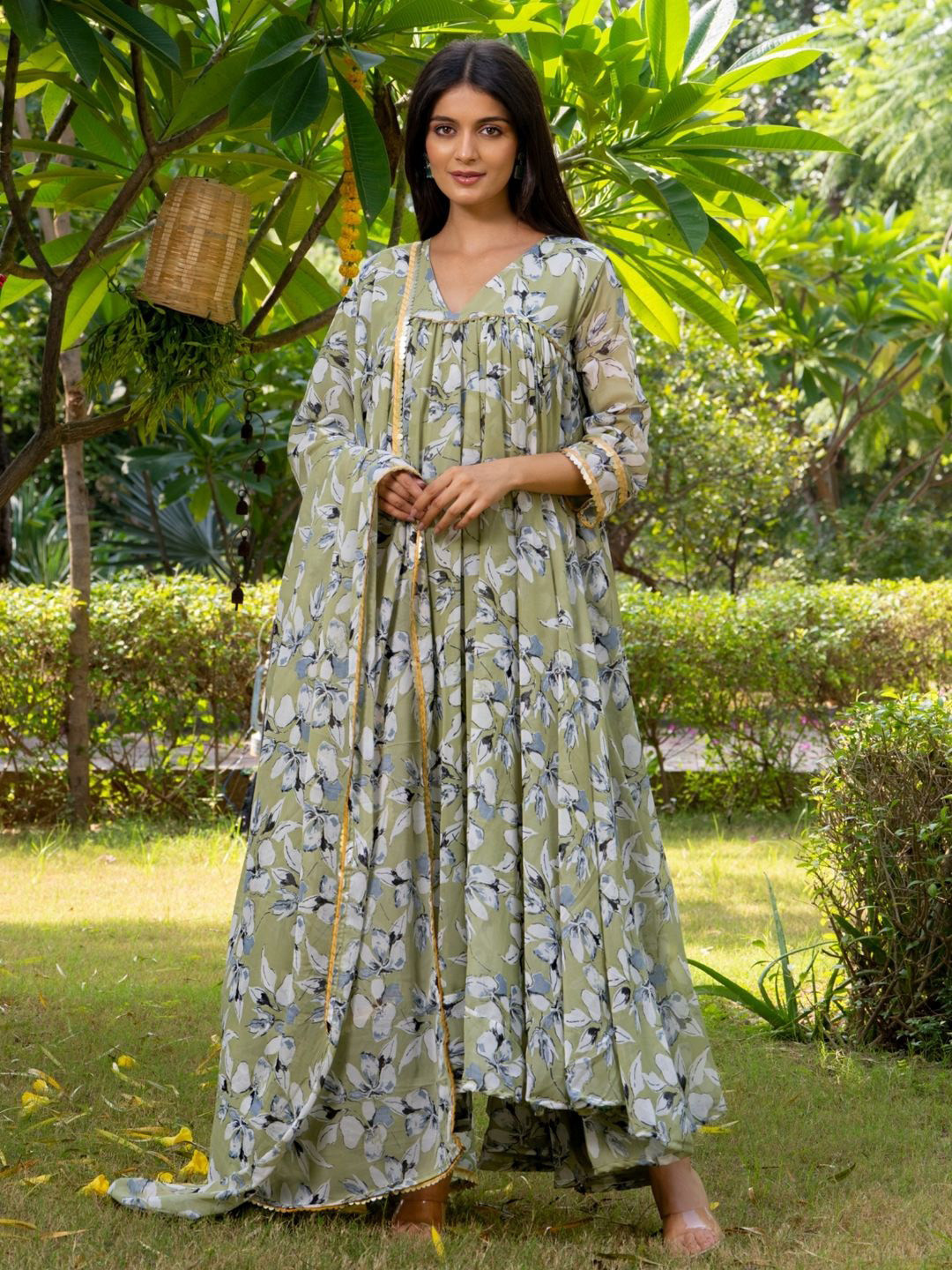 

HOUSE OF JAMOTI Printed V-Neck A-Line Gotta Patti Kurta with Trousers & Dupatta, Green