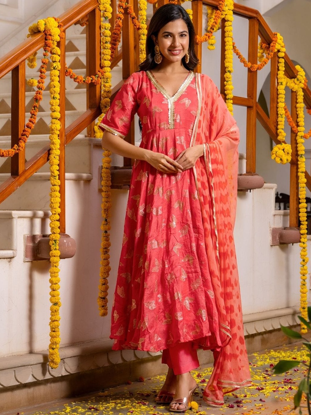 

HOUSE OF JAMOTI Floral Printed Gotta Patti Kurta & Trousers With Dupatta, Peach