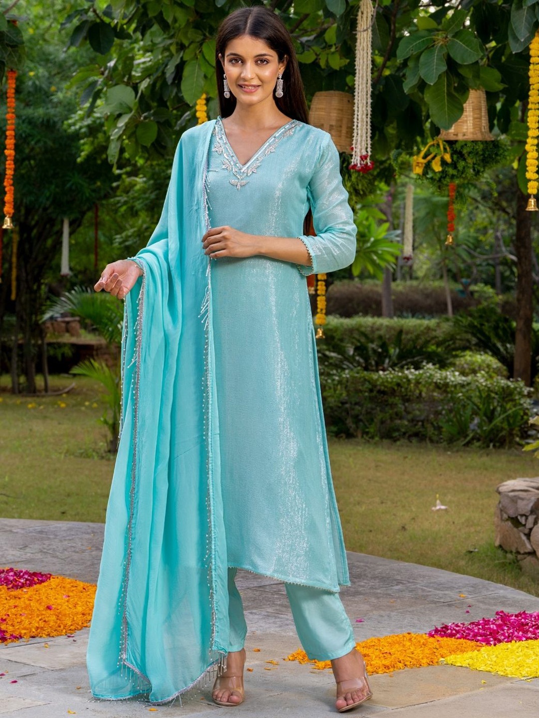 

HOUSE OF JAMOTI Woven Design Gotta Patti Straight Kurta With Trousers & Dupatta, Turquoise blue