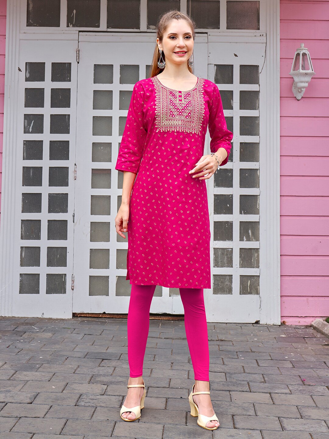 

Anouk Ethnic Motifs Printed Thread & Mirror Work Detail Straight Kurta, Pink