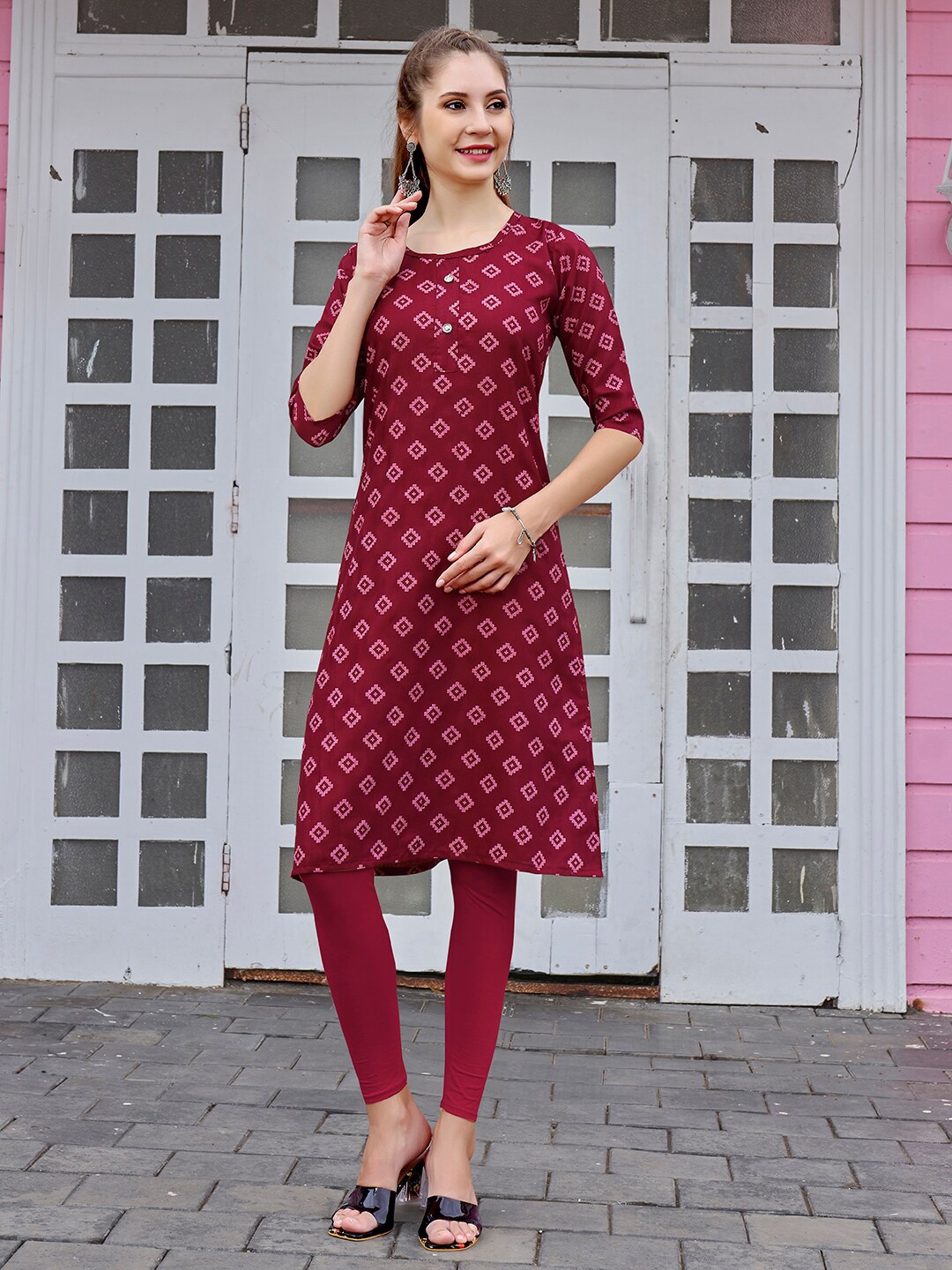 

Anouk Ethnic Motifs Printed Straight Kurta, Maroon