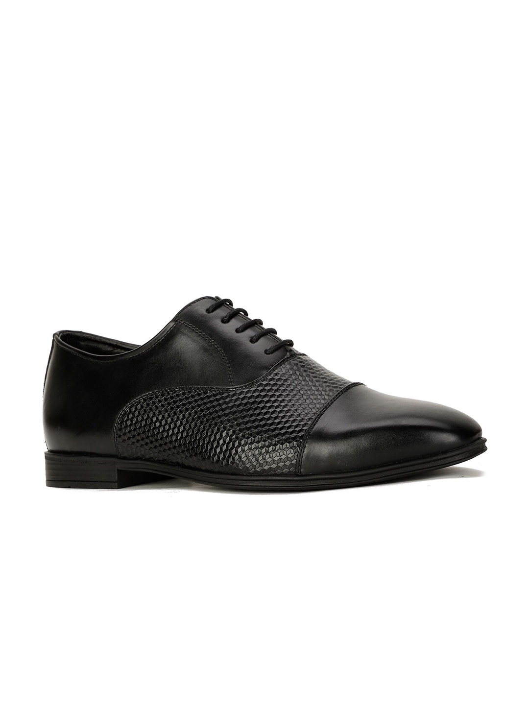 

Bata Men Textured Formal Oxfords, Black