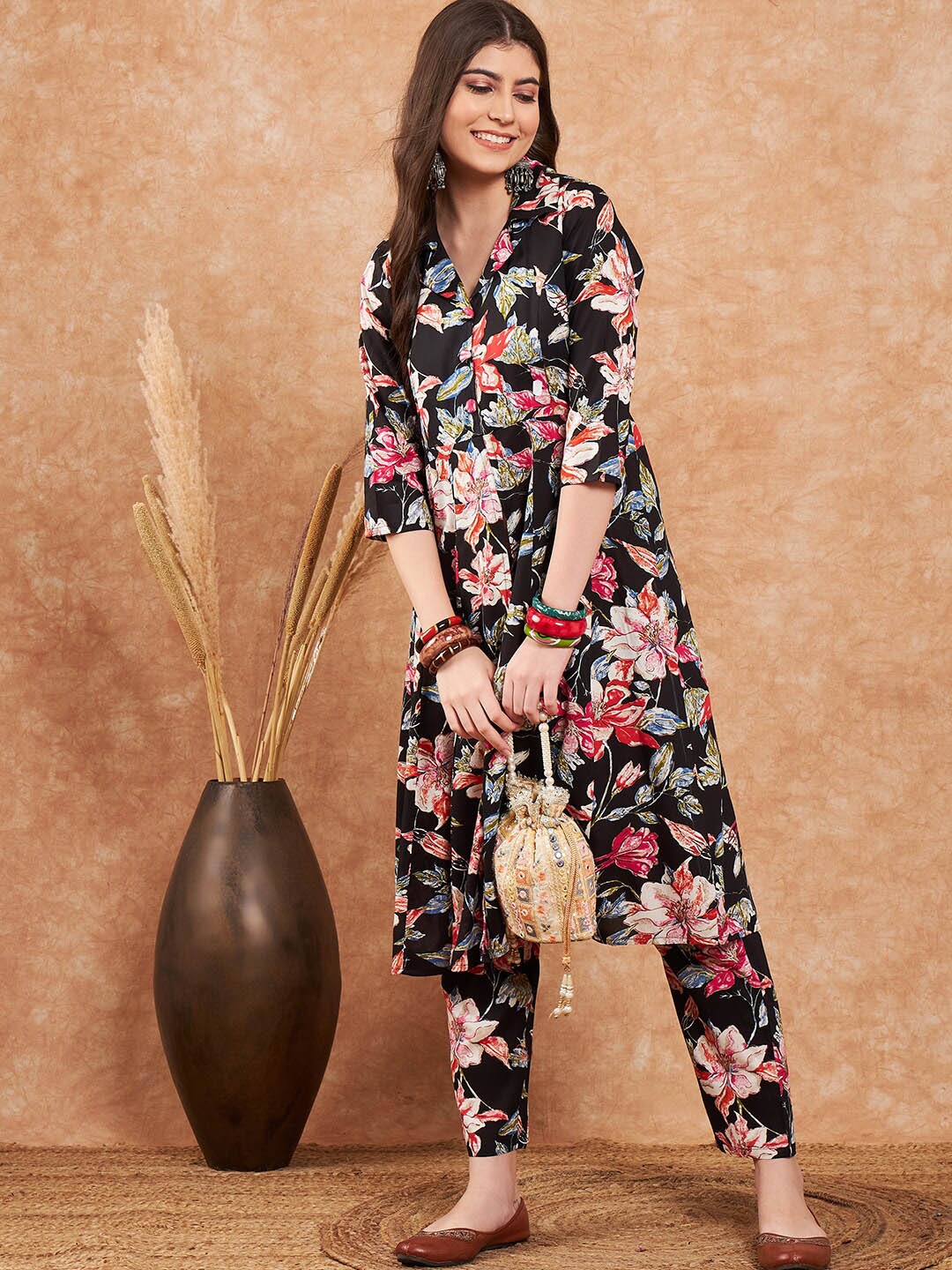 

Sangria Floral Printed A-Line Kurta Set, Black