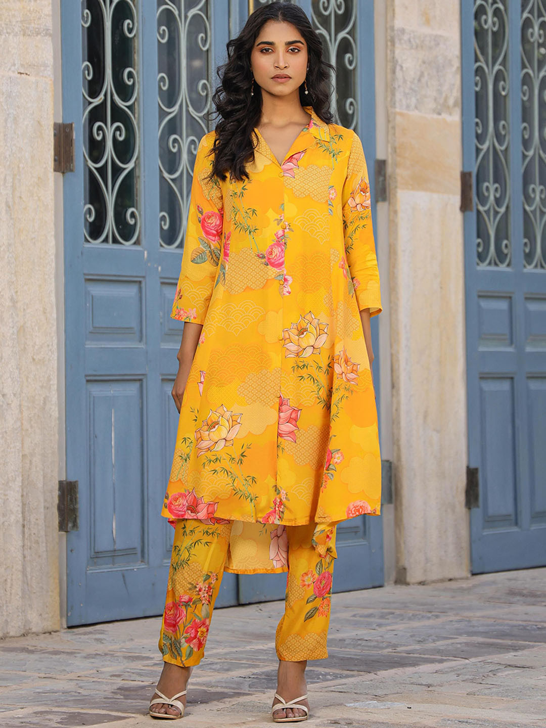 

SCAKHI Floral Printed Lapel Collar A-Line Kurta With Trousers, Yellow