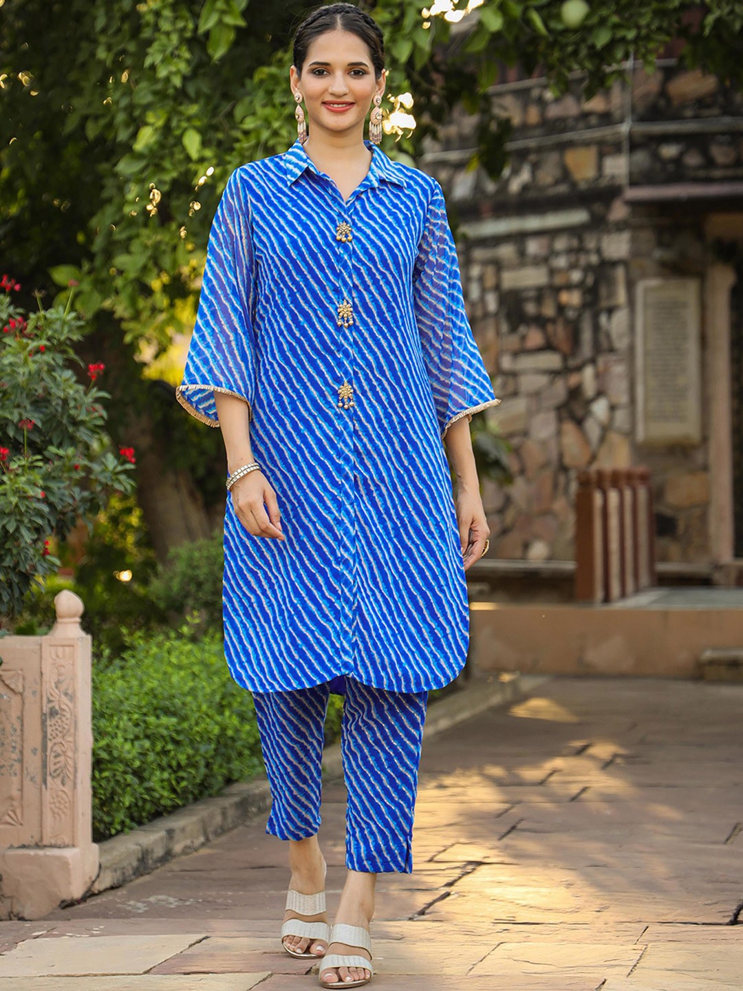 

SCAKHI Leheriya Printed Regular Beads and Stones Kurta With Trousers, Blue