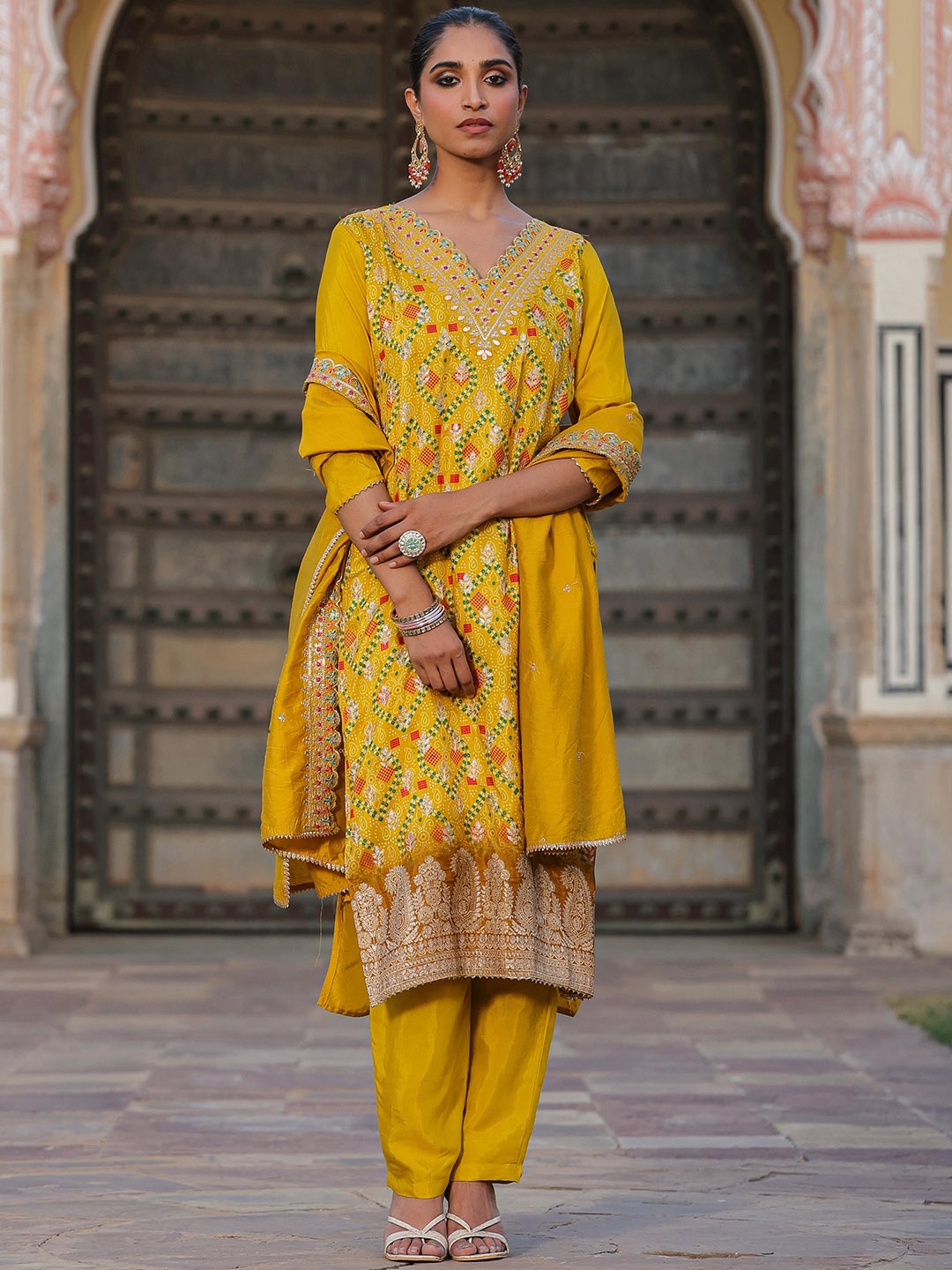 

SCAKHI Bandhani Printed Regular Straight Kurta & Trousers With Dupatta, Yellow