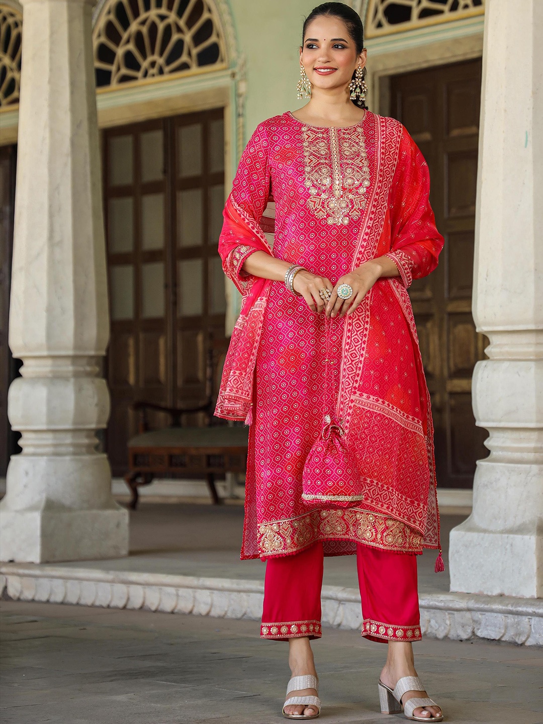 

SCAKHI Bandhani Printed Regular Thread Work Kurta with Trousers & Dupatta, Pink