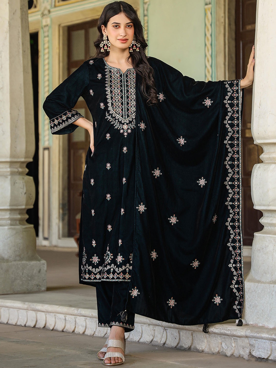 

SCAKHI Floral Embroidered Regular Sequinned Velvet Kurta With Trousers & Dupatta, Green