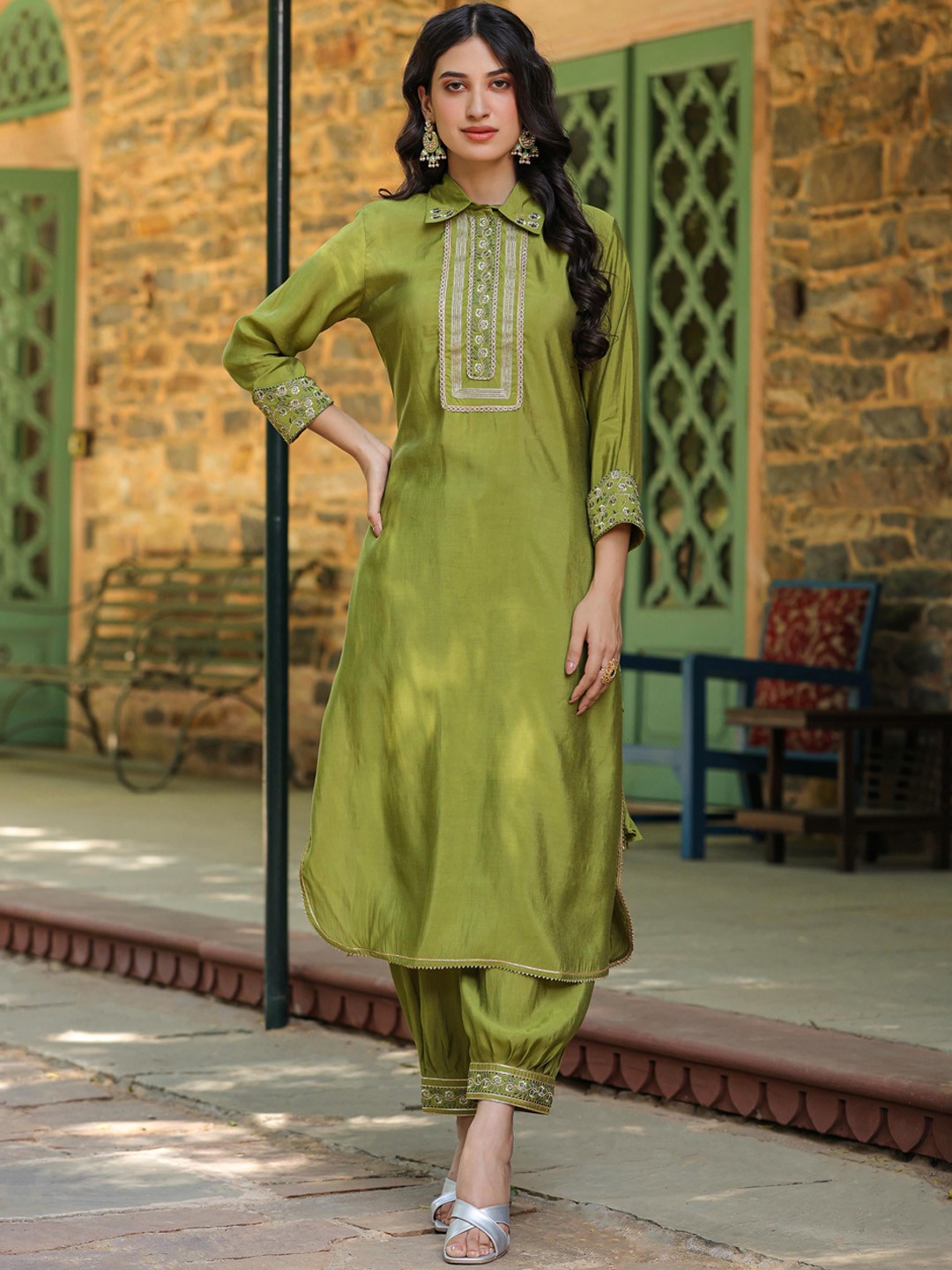 

SCAKHI Floral Embroidered Shirt Collar Pathani Kurta With Patiala, Green