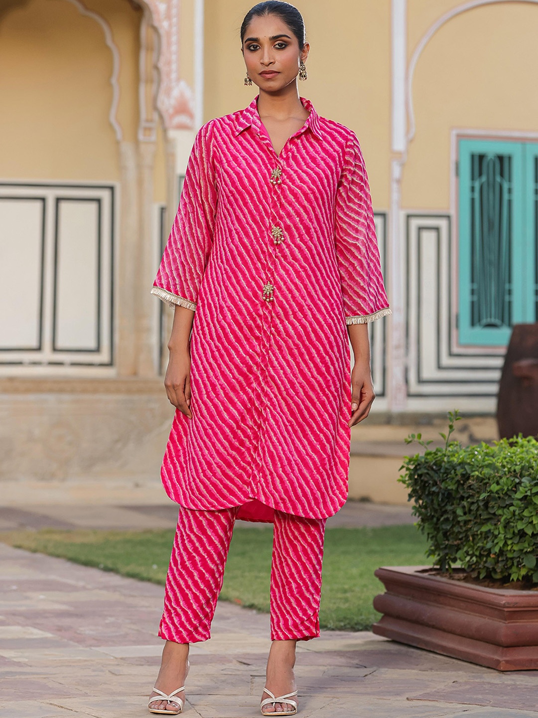 

SCAKHI Leheriya Printed Regular Beads and Stones Kurta With Trousers, Pink