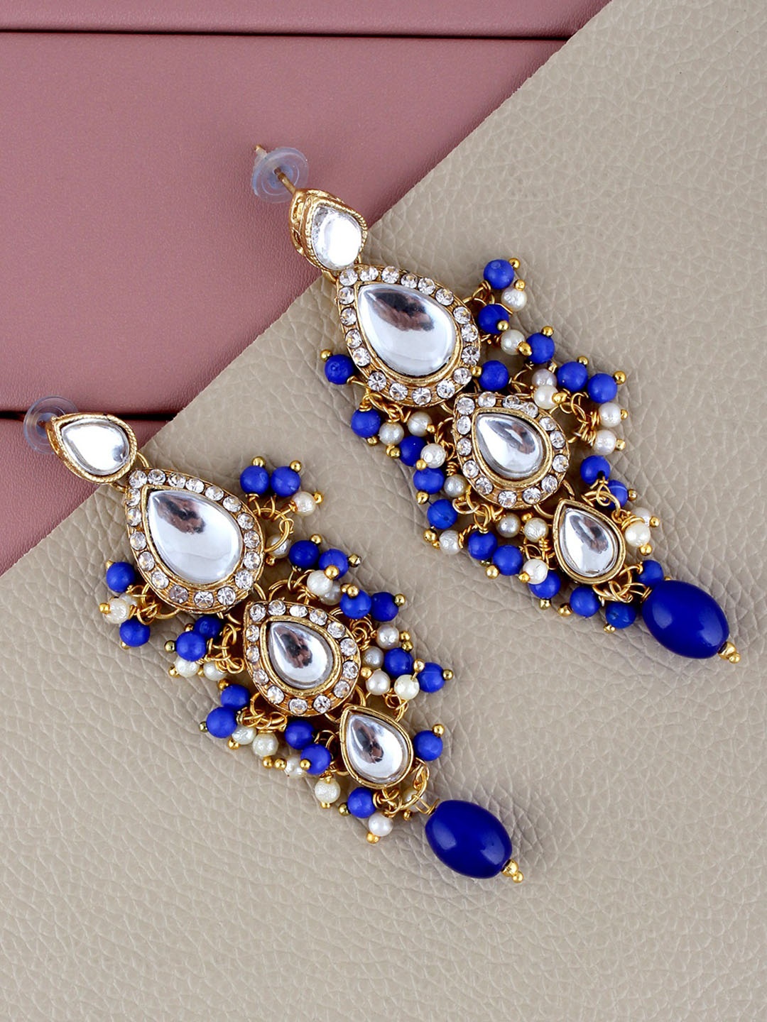 

LUCKY JEWELLERY Gold-Plated Leaf Shaped Kundan Chandbalis