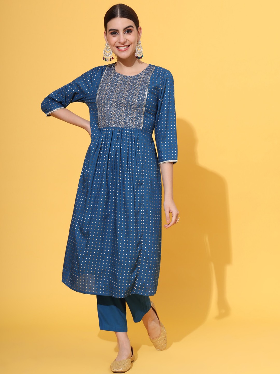 

Sutidora Ethnic Motifs Embroidered Sequinned Kurta with Trousers, Green
