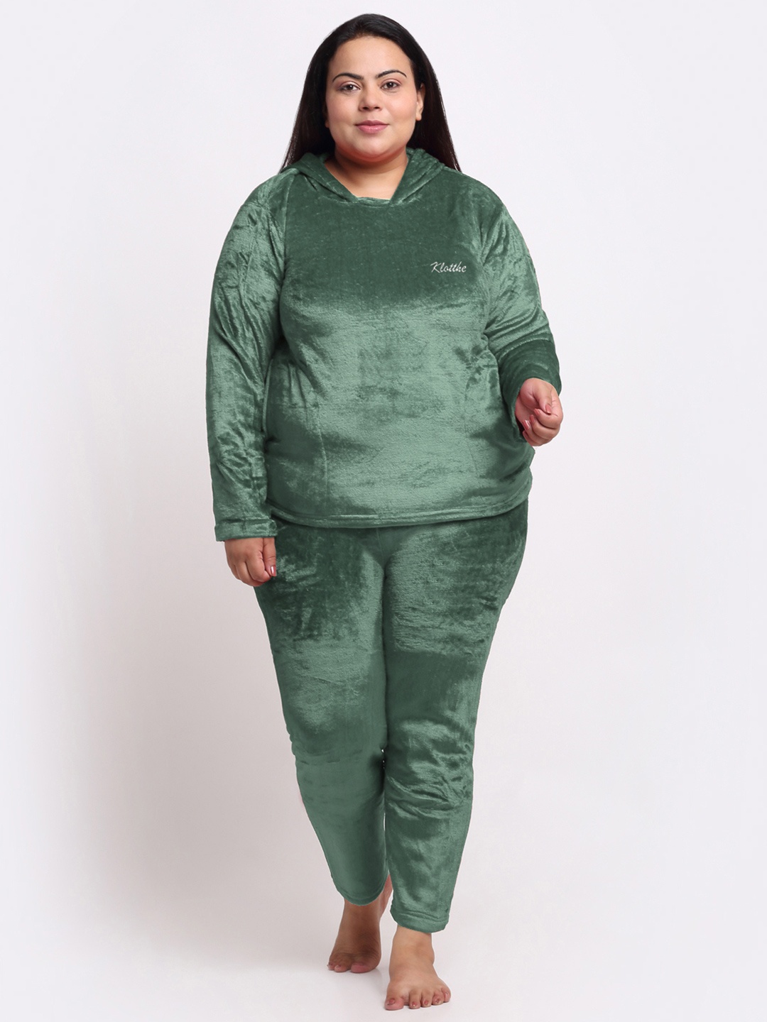 

KLOTTHE Plus Size Hooded Velvet Night suit, Green