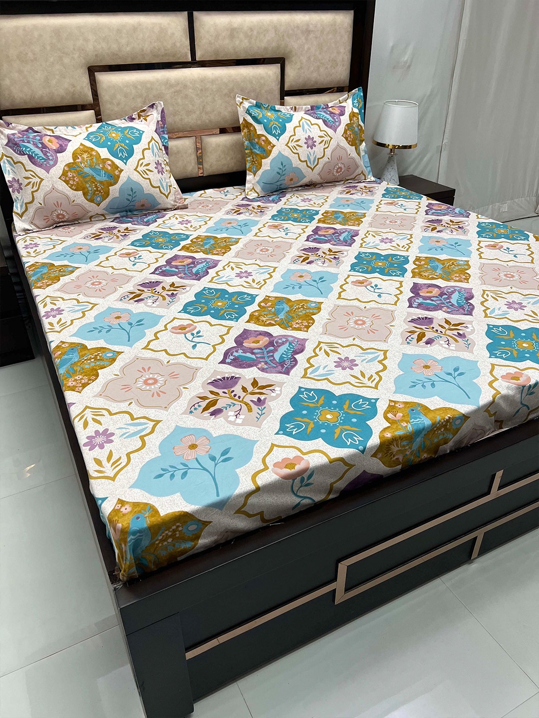 

Pure Decor Amulya Blue & White Floral 240 TC Queen Bedsheet with 2 Pillow Covers