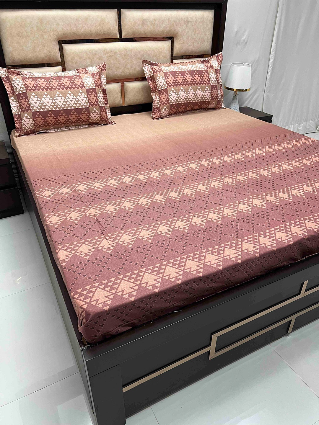 

Pure Decor Lifestyle Brown Geometric Cotton 330 TC King Bedsheet with 2 Pillow Covers