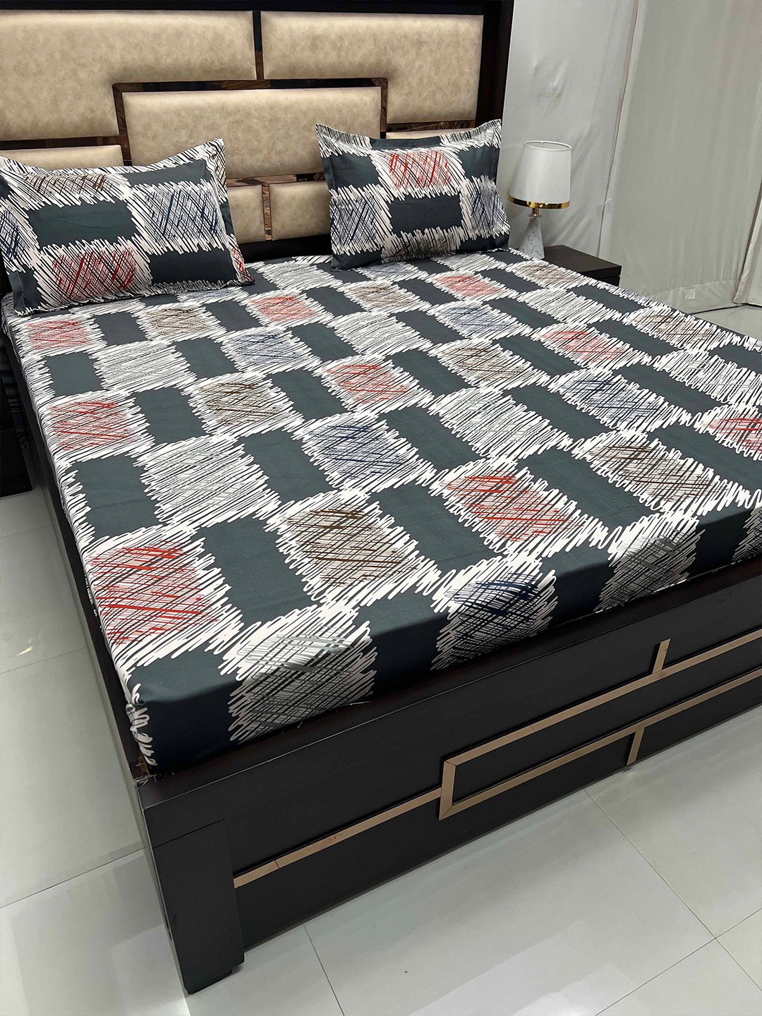 

Pure Decor Red & White Geometric Queen Bedsheet With 2 Pillow Covers