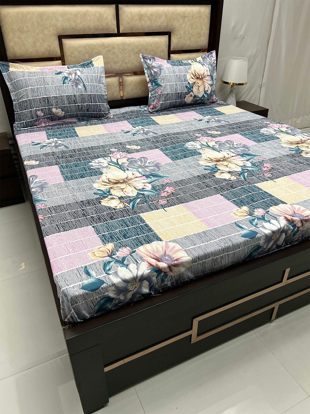 

Pure Decor Grey & Pink Floral Queen Bedsheet With 2 Pillow Covers