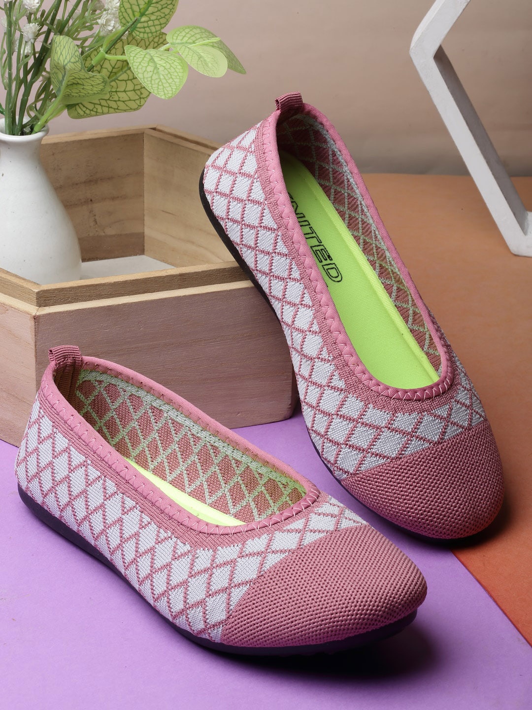 

Champs Vienna Printed Round Toe Ballerinas, Pink