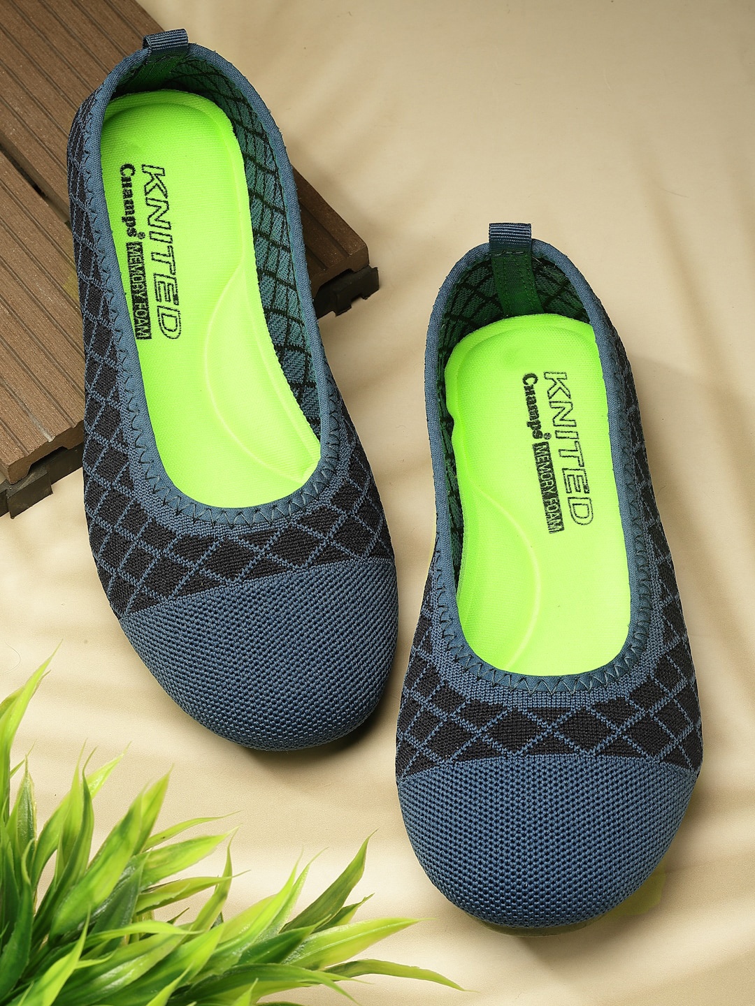 

Champs Textured Round Toe Ballerinas, Teal