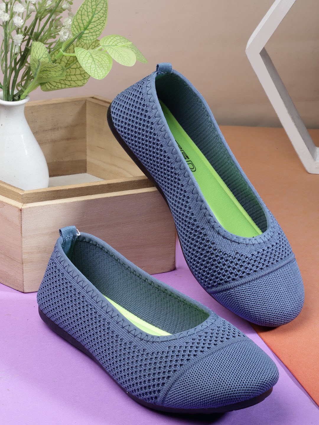 

Champs Vienna Textured Round Toe Ballerinas, Navy blue
