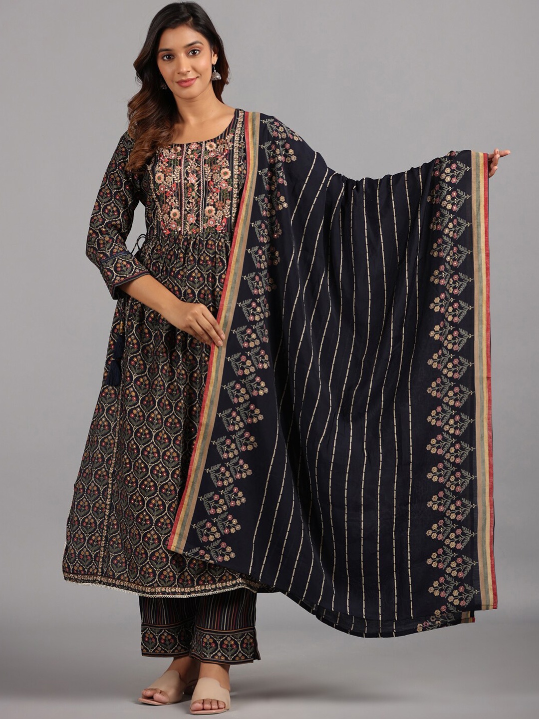 

Amchoor Ethnic Motifs Printed Thread Work Kurta With Trousers & Dupatta, Navy blue