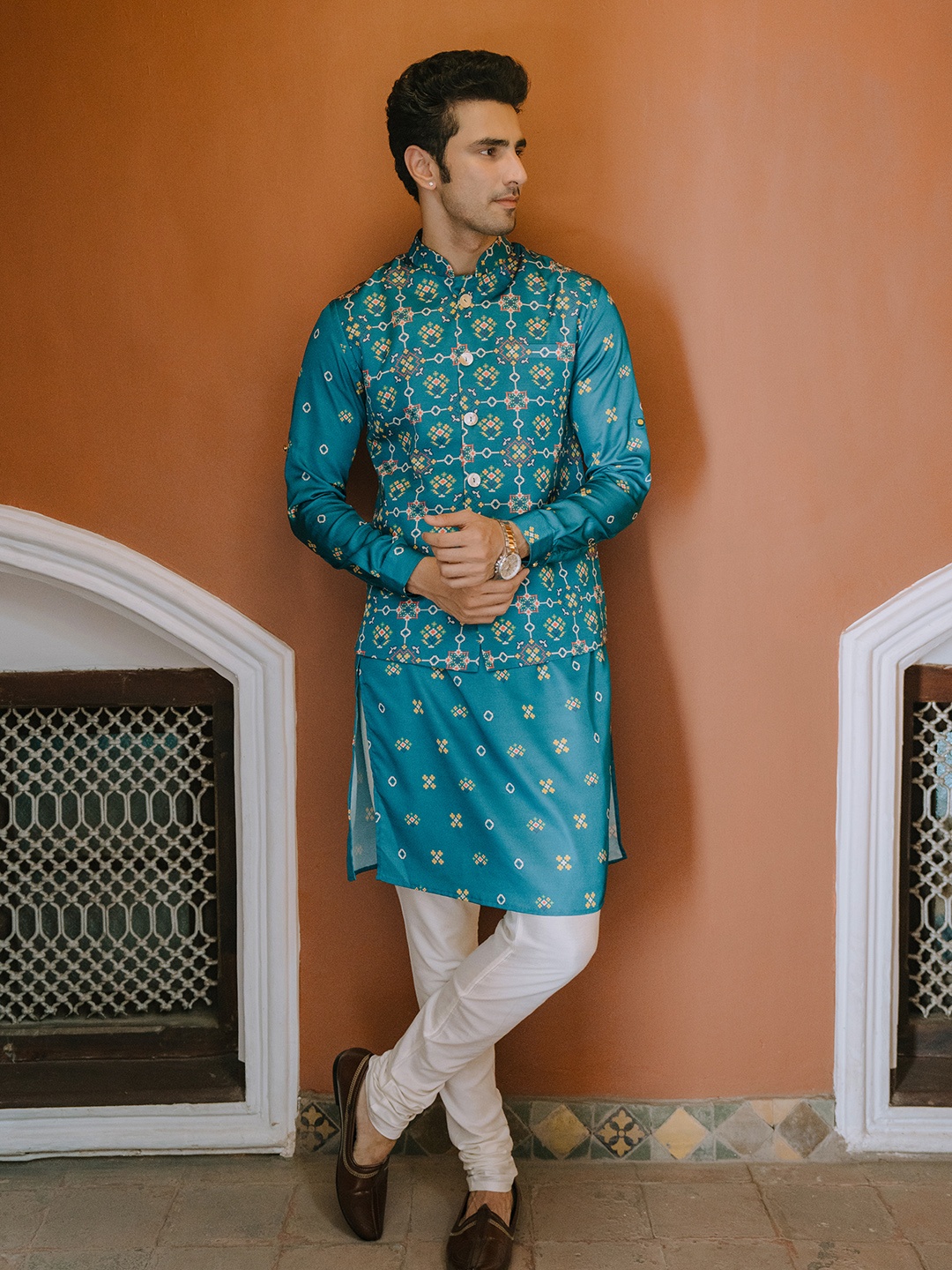 

KALKI Fashion Ethnic Motifs Printed Kurta with Pyjamas And Nehru Jacket, Green
