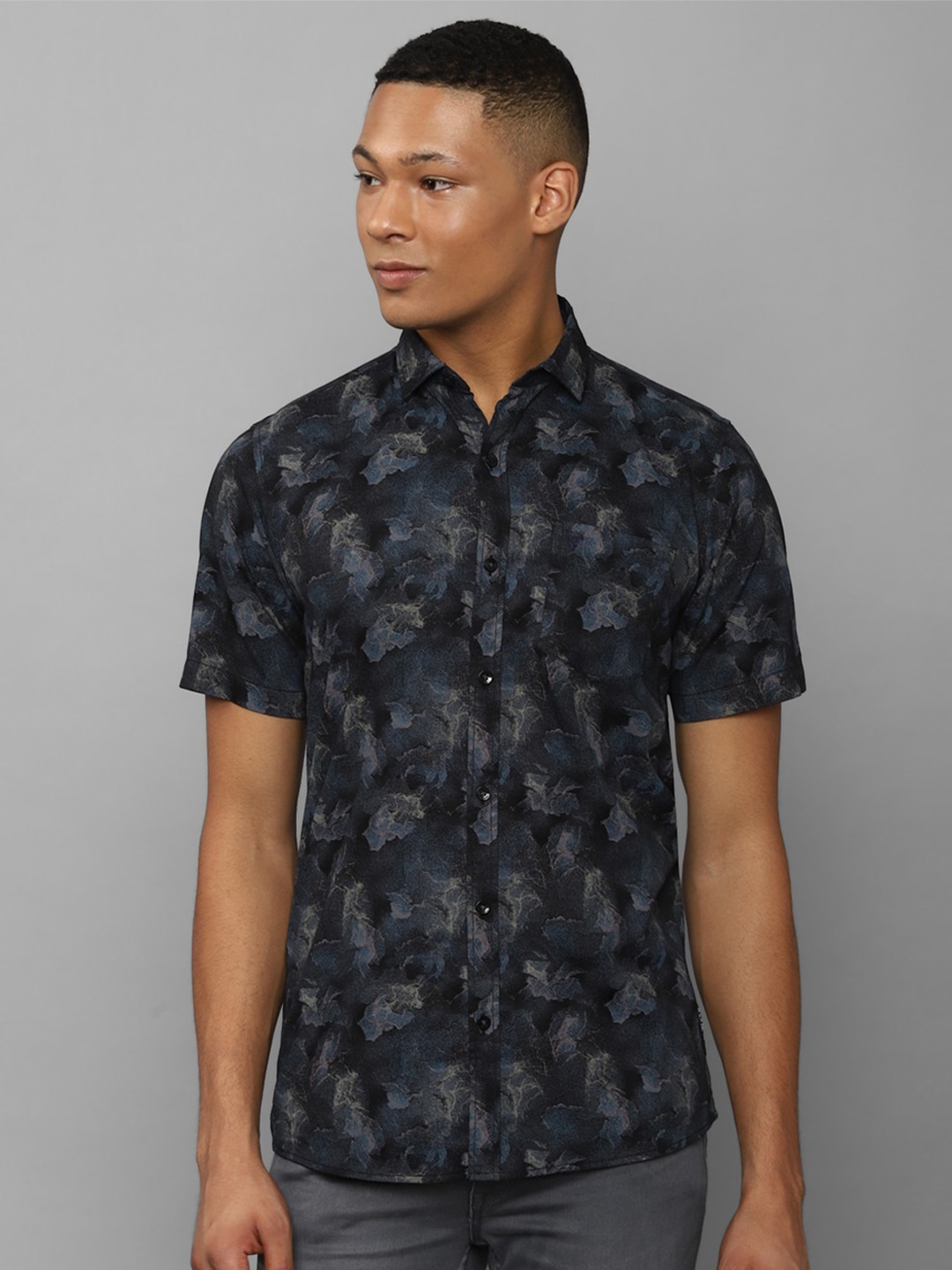 

Allen Solly Slim Fit Abstract Printed Spread Collar Pure Cotton Casual Shirt, Black