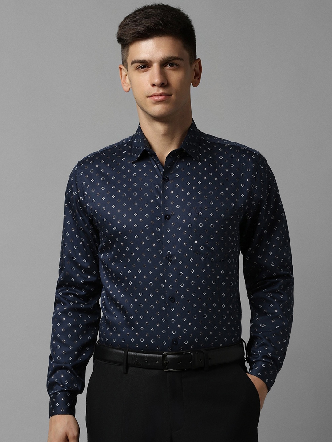 

Allen Solly Slim Fit Floral Printed Pure Cotton Formal Shirt, Navy blue