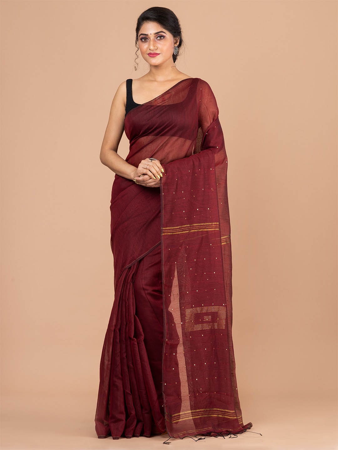 

HOUSE OF ARLI Embellished Sequined Saree, Maroon