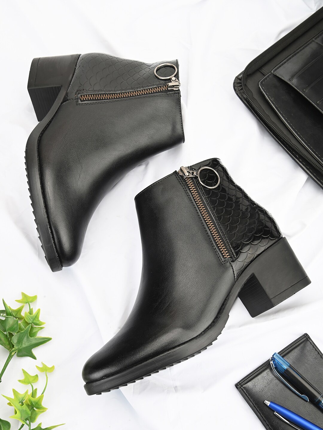 

Alleviater Women Mid Top Textured Block Heeled Regular Boots, Black
