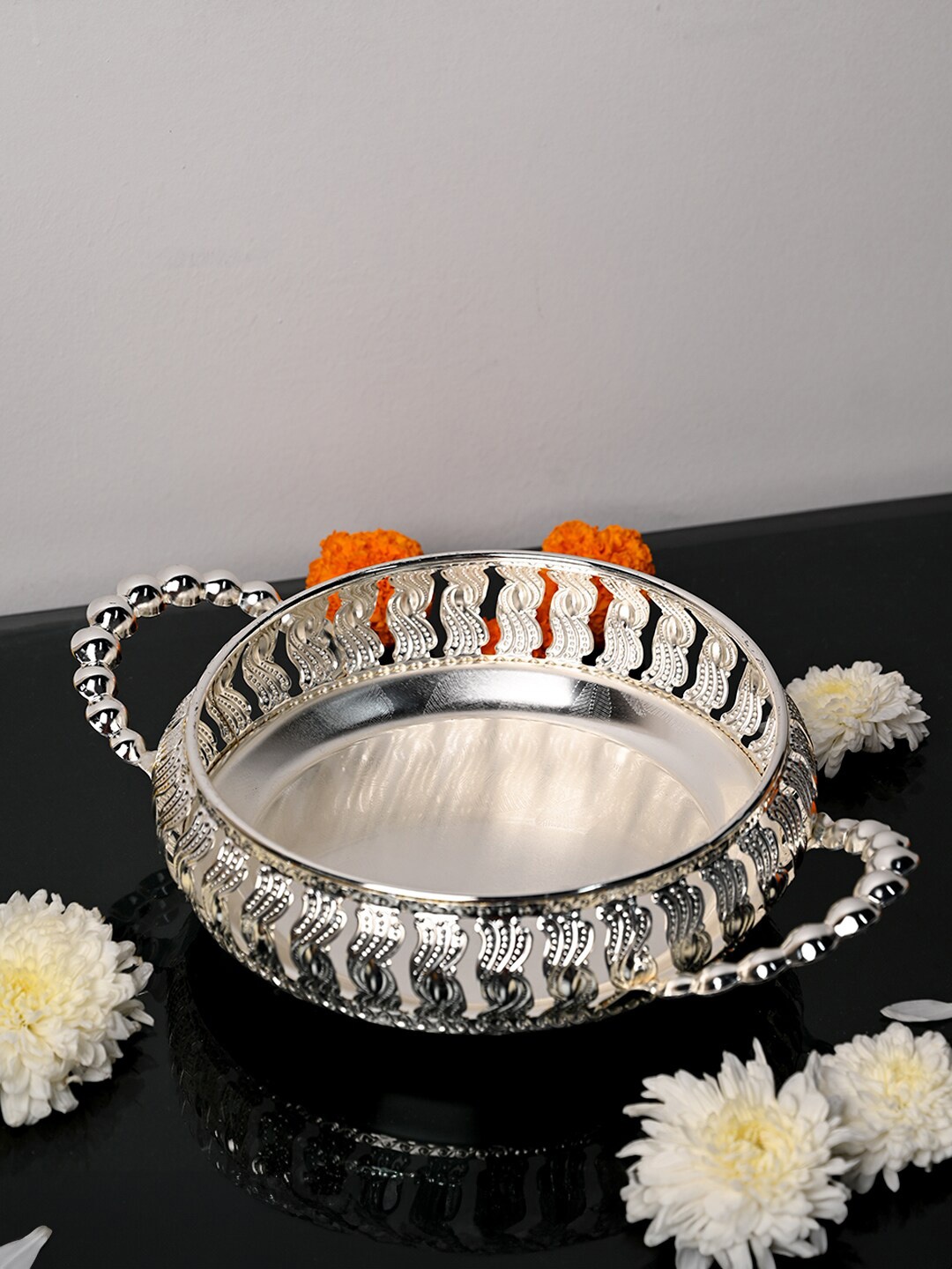 

MARKET99 Silver-Toned Floral Pattern Decorative Basket