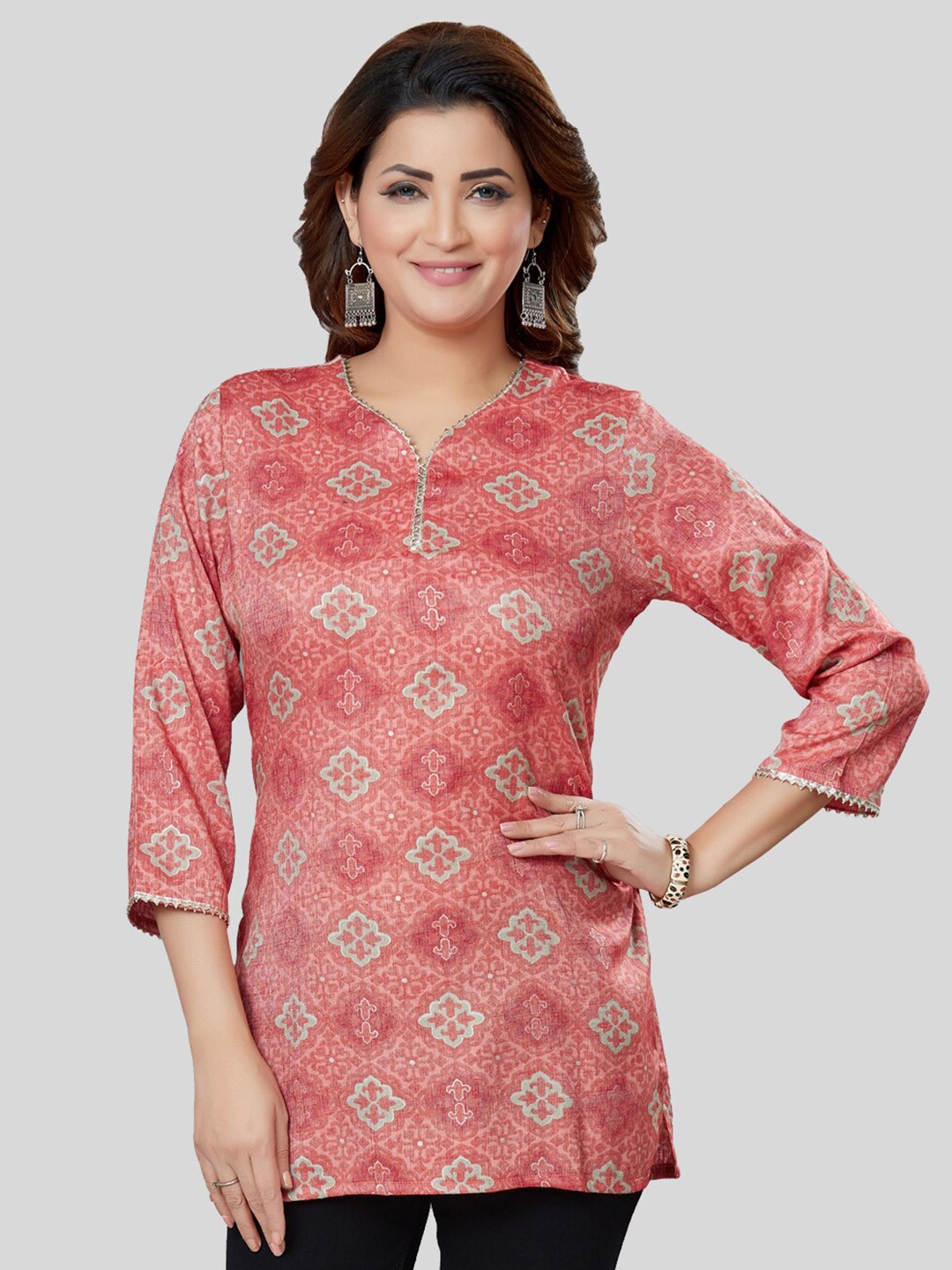 

Saree Swarg Ethnic Motifs Printed V-Neck Kurti, Pink