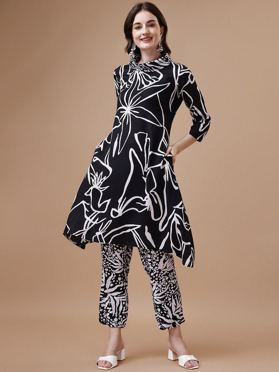 

Berrylicious Floral Printed High Neck Pure Silk A-Line Kurta With Trouser, Black