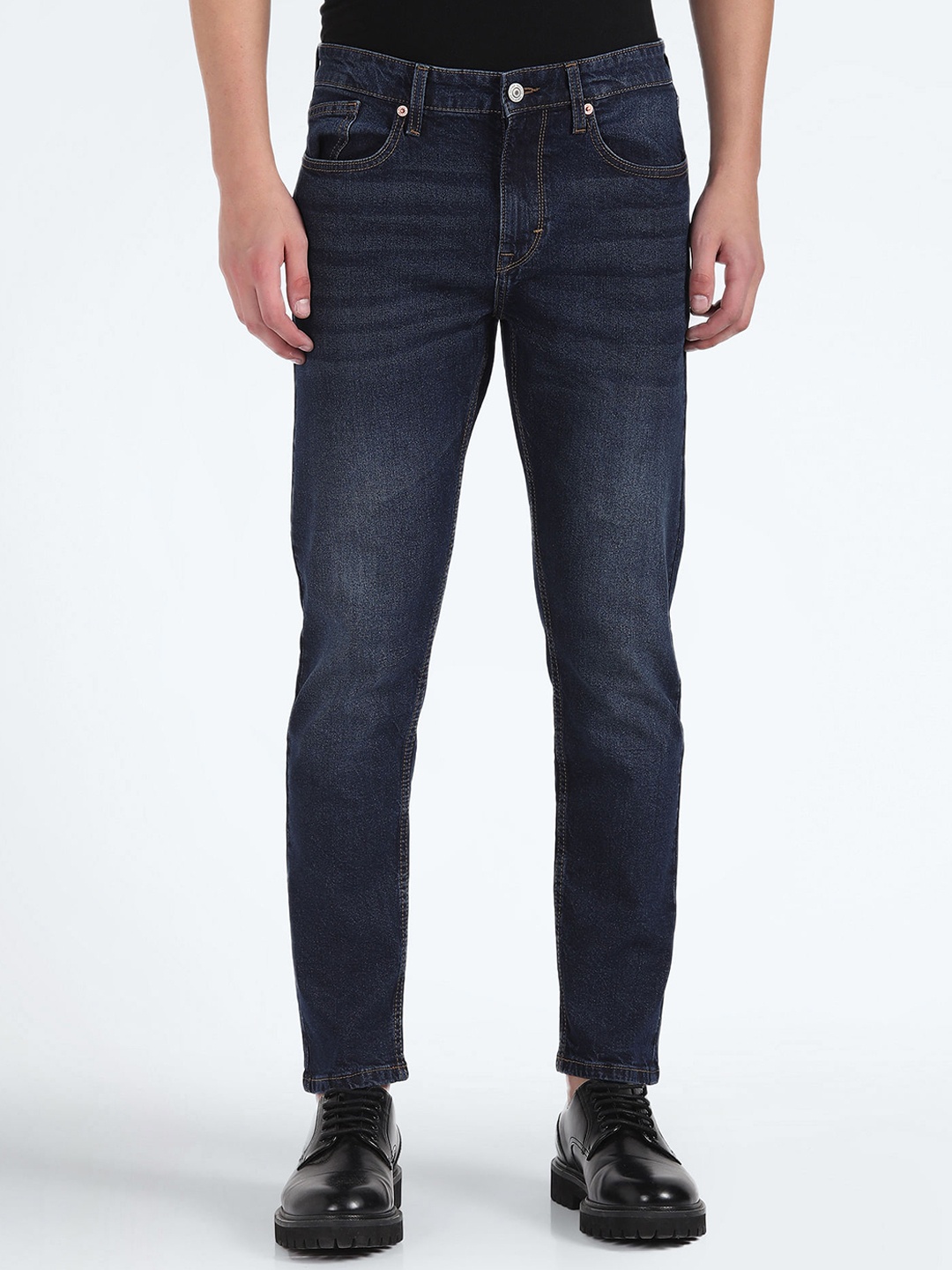 

Flying Machine Men Tapered Fit Clean Look Light Fade Stretchable Jeans, Blue