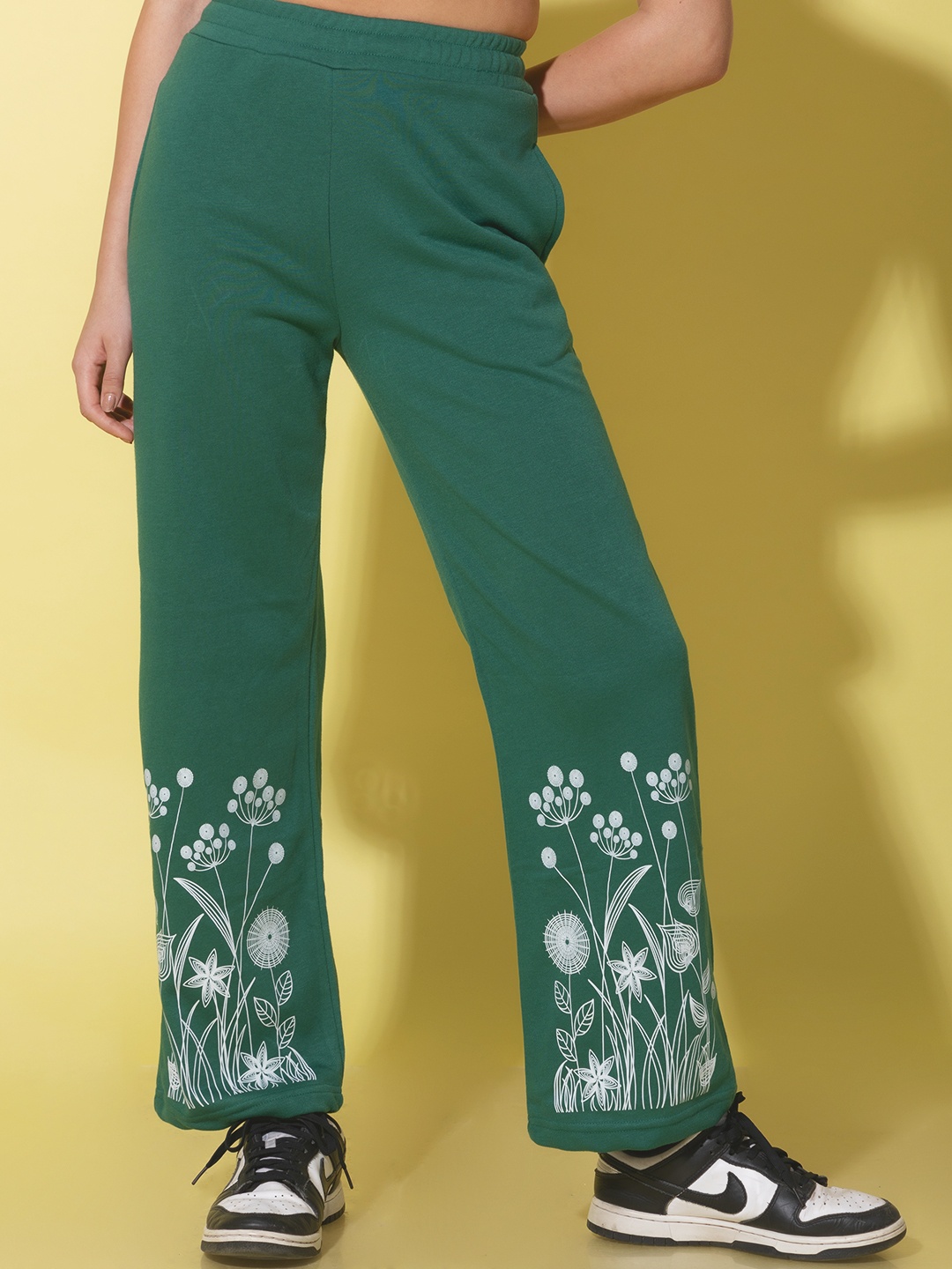

Stylecast X Hersheinbox Women Cotton Printed Track Pants, Green