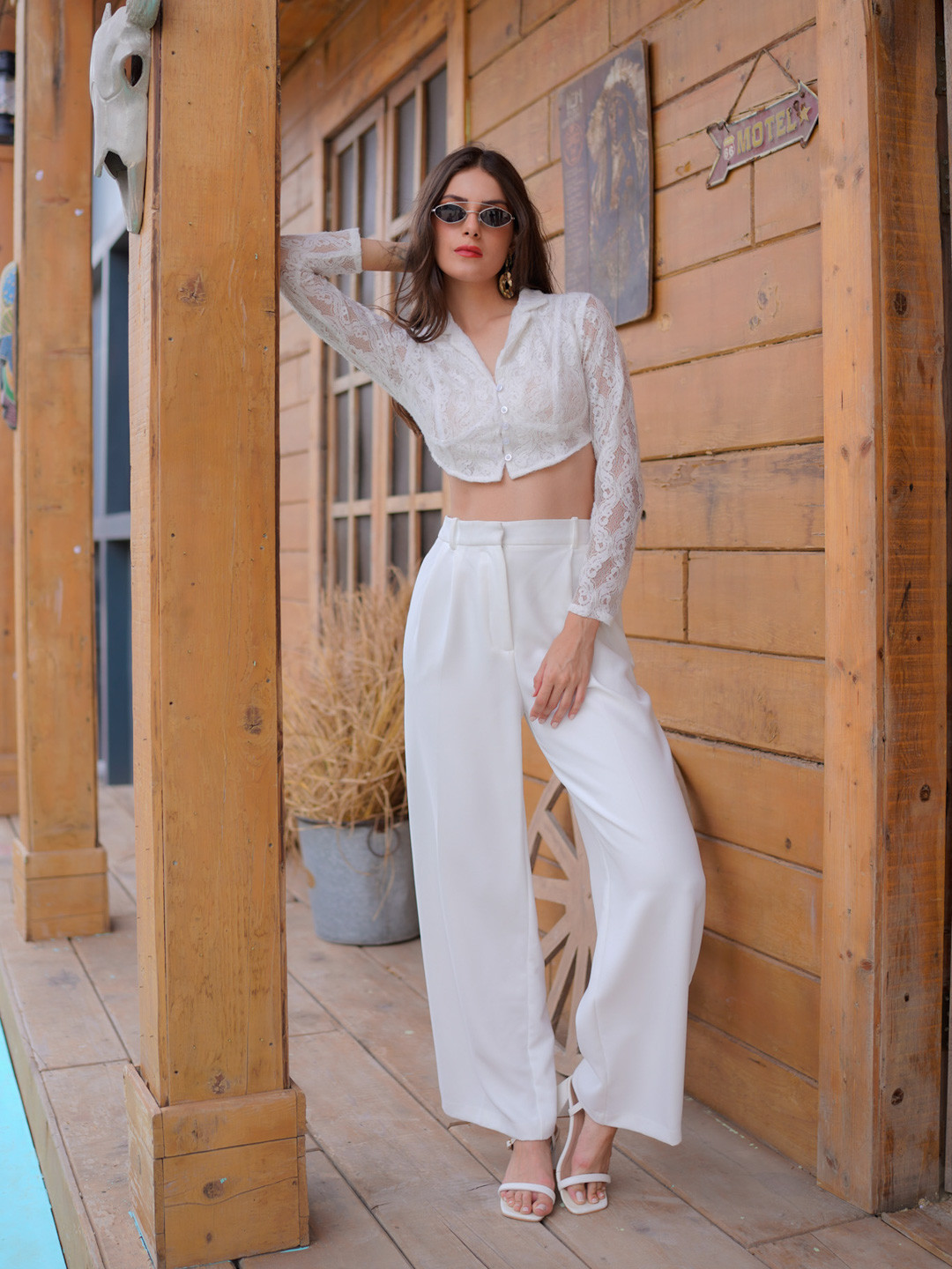 

Stylecast X Hersheinbox Floral Lace Shirt Style Crop Top, White