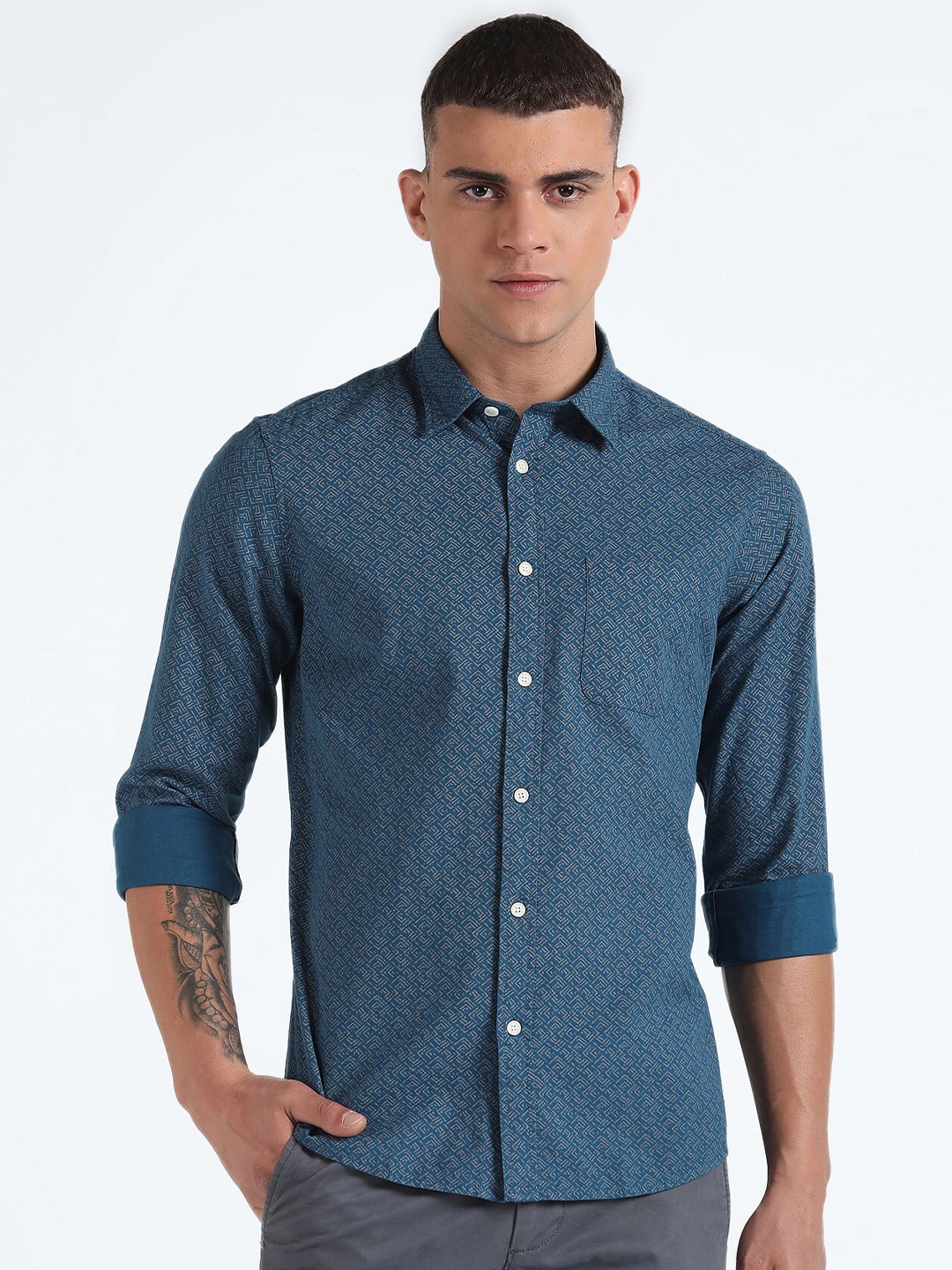 

Flying Machine Slim Fit Geometric Printed Pure Cotton Casual Shirt, Blue