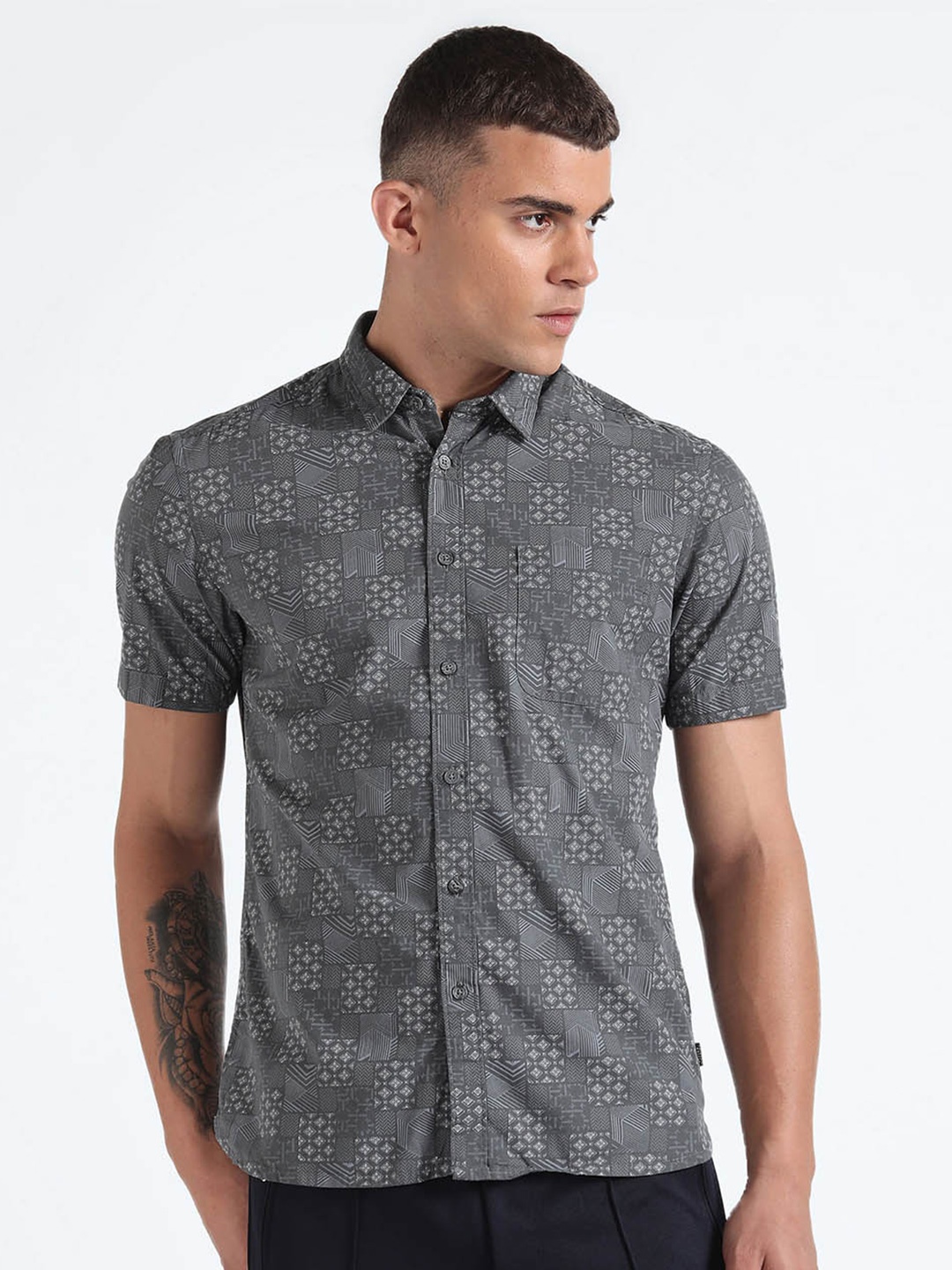 

Flying Machine Slim Fit Geometric Printed Pure Cotton Casual Shirt, Grey