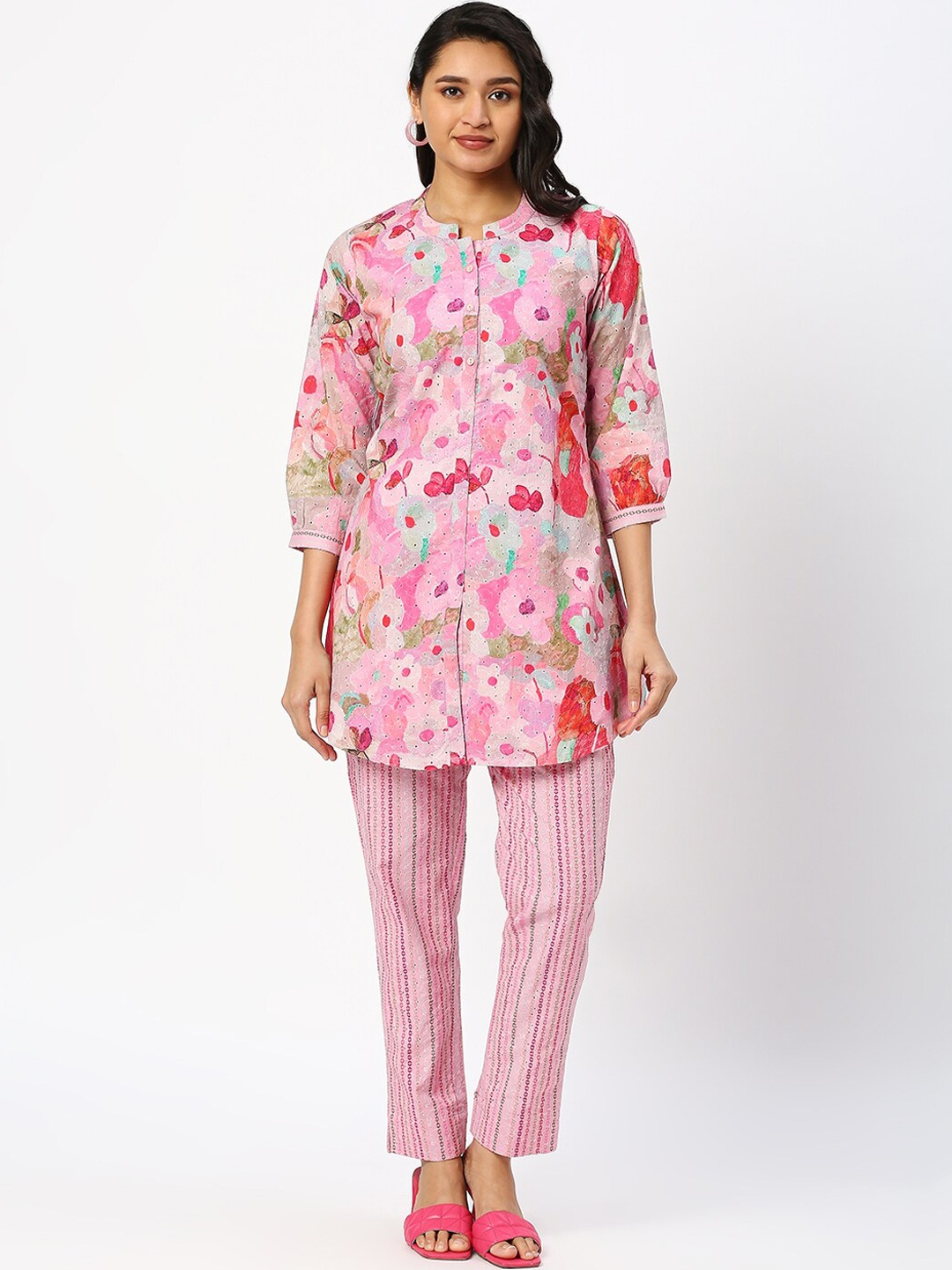 

DRESSLINE Floral Printed Mandarin Collar Kurta With Trousers, Pink