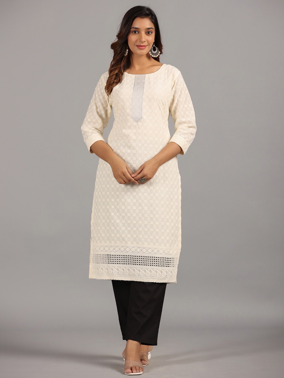 

Amchoor Geometric Embroidered Straight Georgette Kurta, Cream