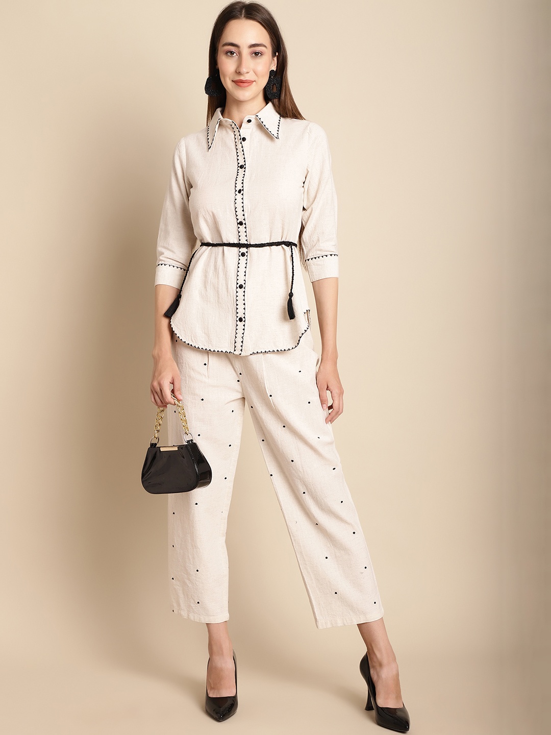 

BLANC9 Embroidered Shirt Collar Tie Up Shirt With Trousers, Beige