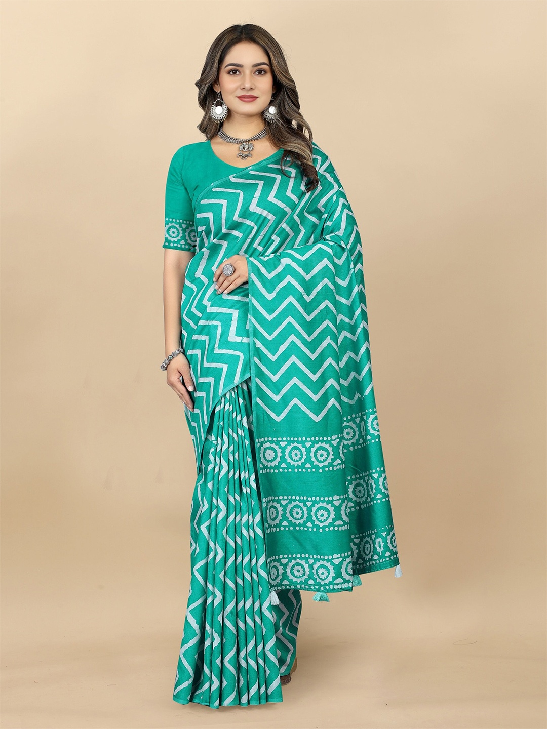 

V3 FASHION STUDIO Batik Printed Pure Cotton Maheshwari Saree, Green