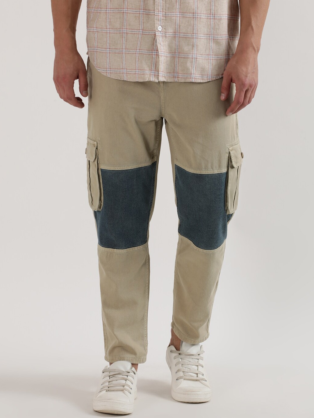 

Old Grey Men Colourblocked Mid-Rise Denim Cotton Cargo Trouser, Beige