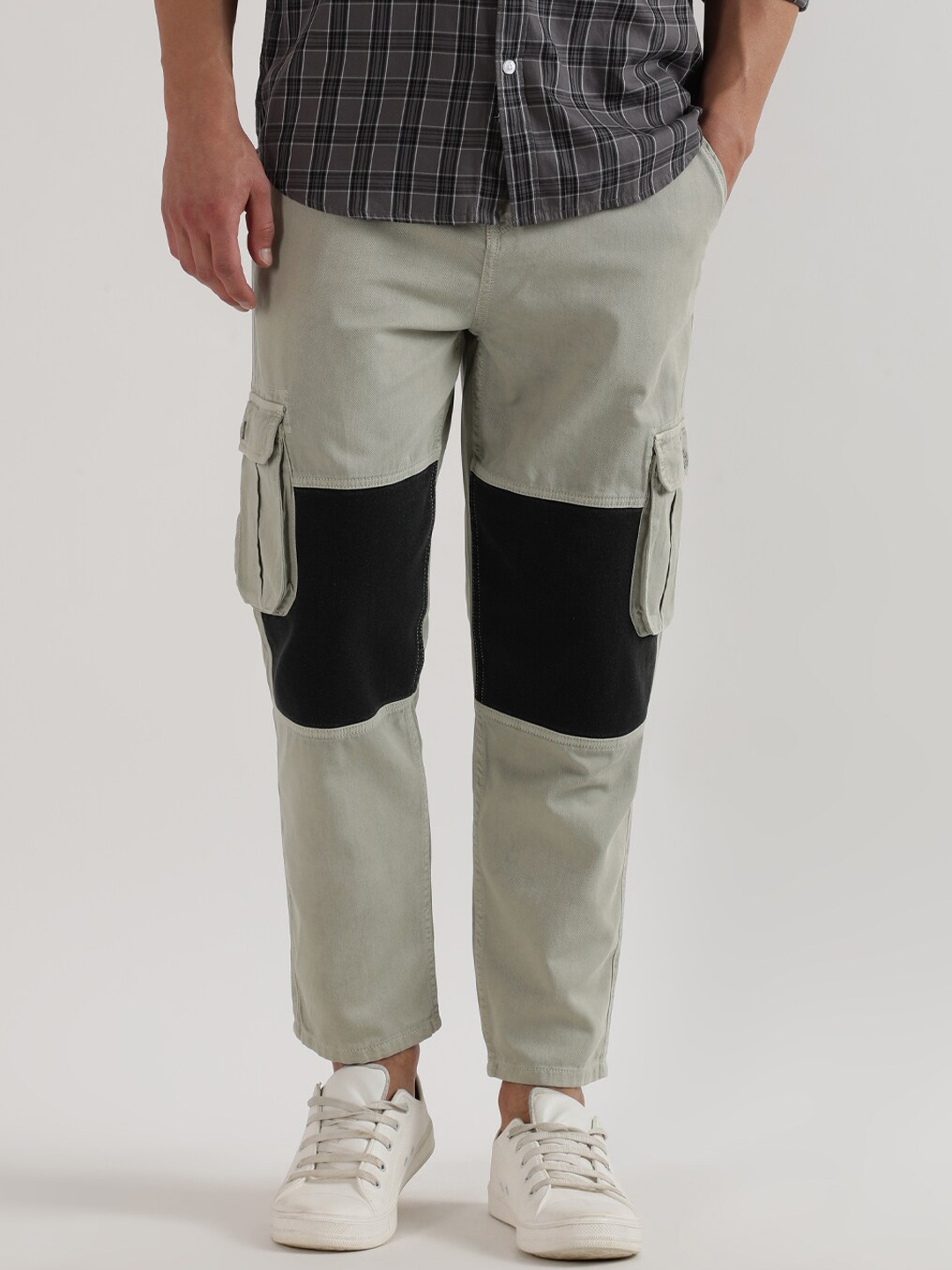 

Old Grey Men Colourblocked Regular Fit Mid-Rise Plain Cotton Cargos, Olive