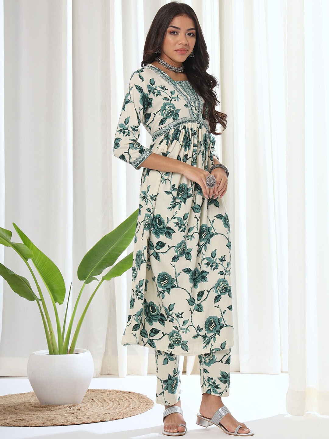 

HEEPOSH Floral Printed Pleated A-Line Kurta With Trousers & Dupatta, Green