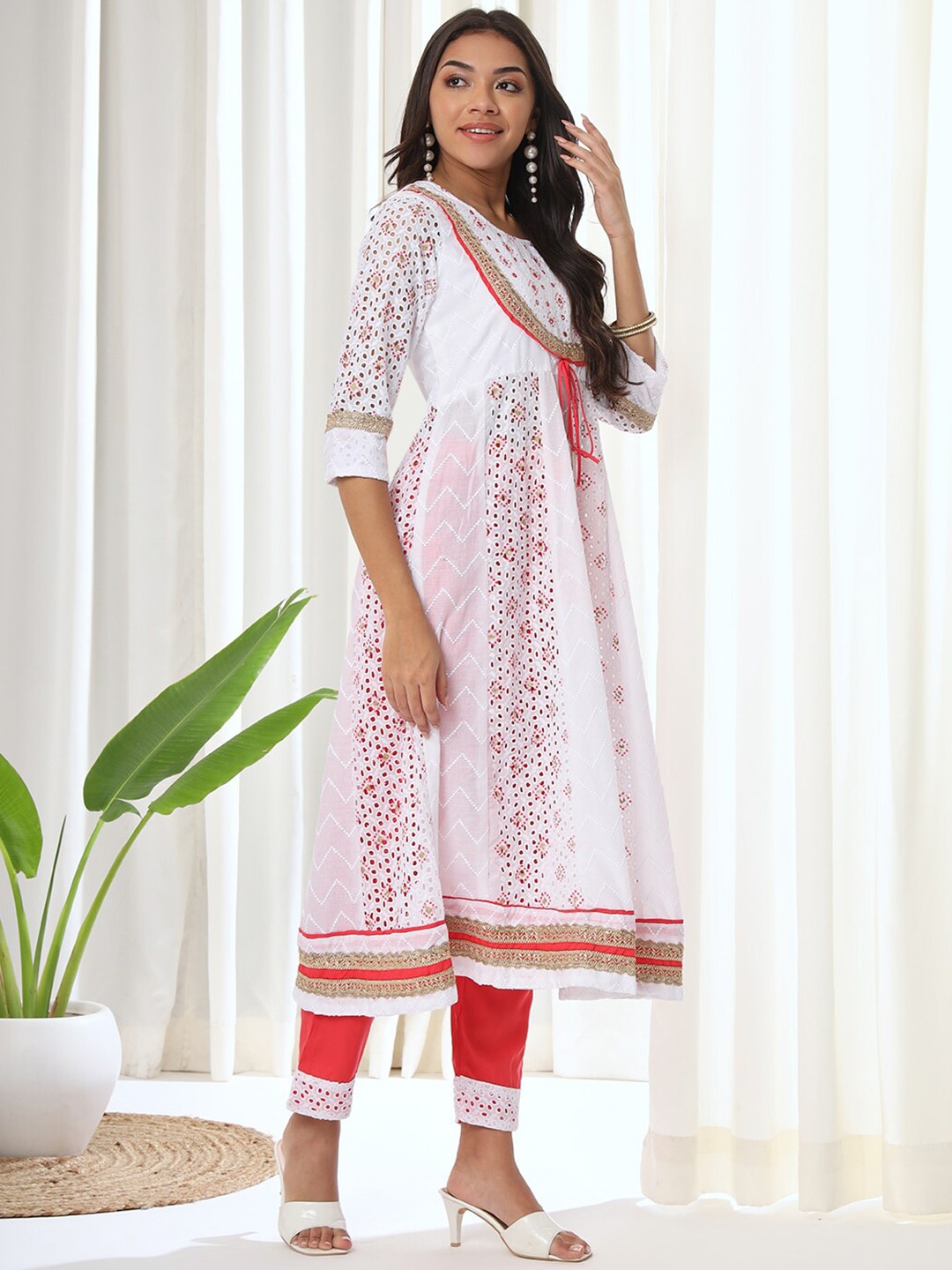 

HEEPOSH Schiffli Self Design Kurta With Trousers & Dupatta, White