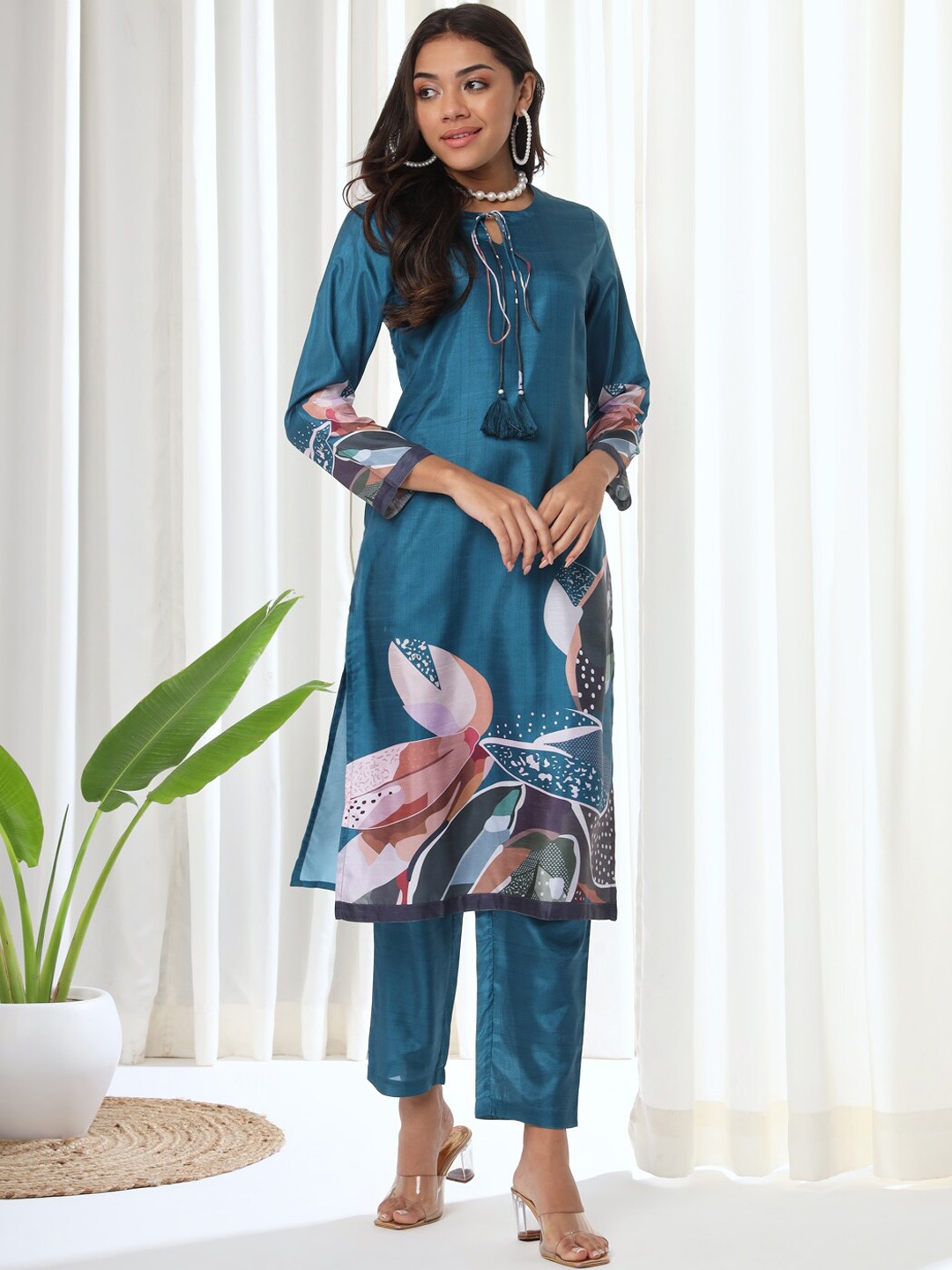 

HEEPOSH Floral Printed Tie-Up Neck Straight Kurta with Trousers, Teal