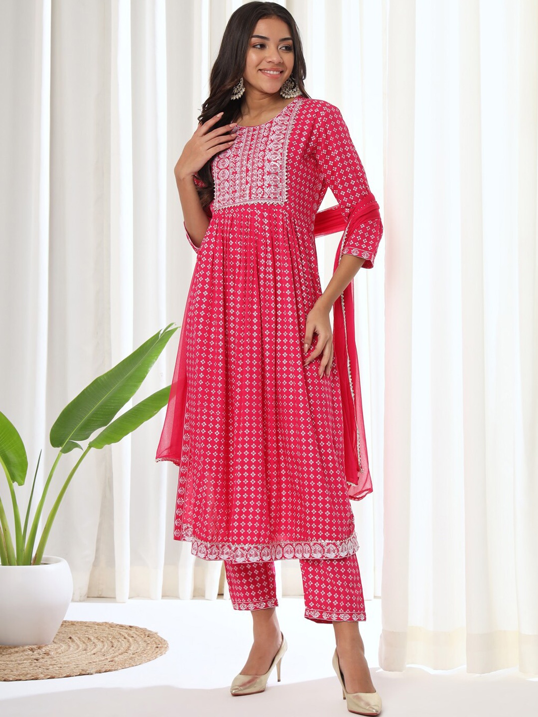 

HEEPOSH Ethnic Motifs Printed Thread Work Kurta & Trousers With Dupatta, Pink